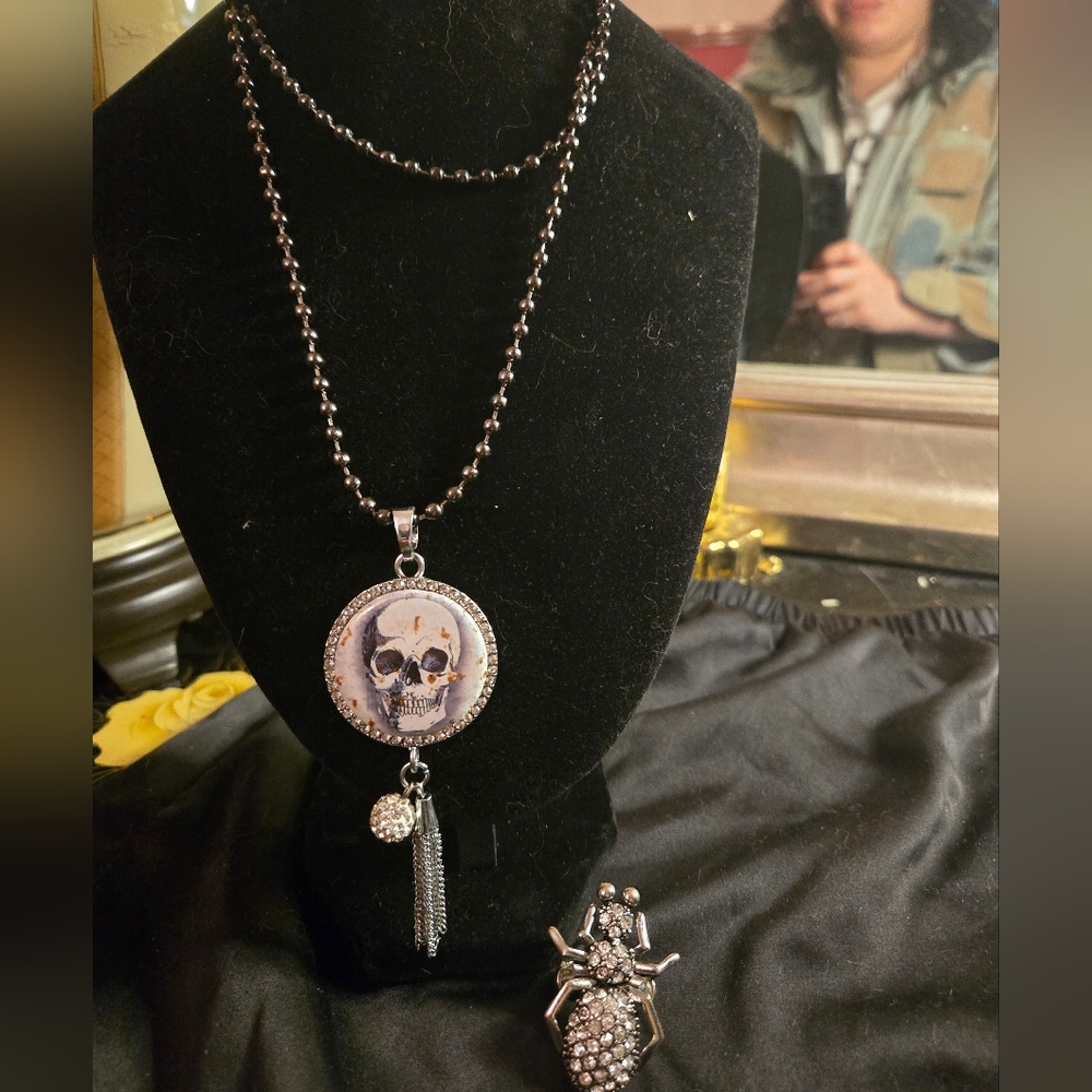 🕷️ Goth Skull Pendant Necklace + Rhinestone Spider Ring Set